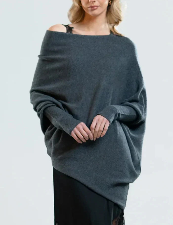 Sweter Céline noszony off-shoulder
