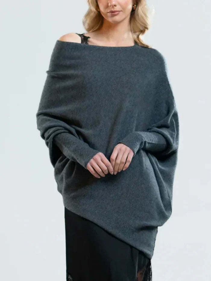 Sweter Céline noszony off-shoulder
