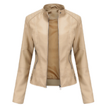 Close-up van metalen rits en leren klep