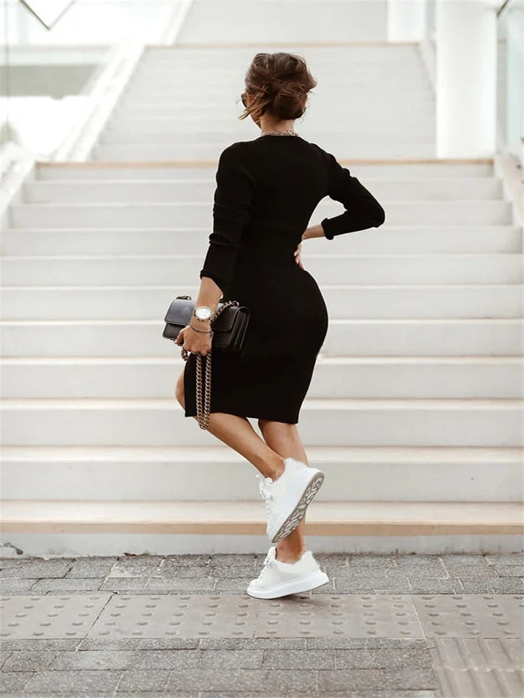 Ujęcie z tyłu eleganckiej sukienki wieczorowej