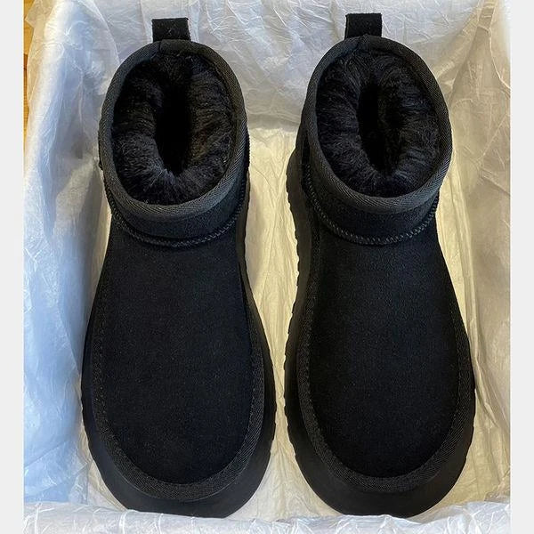 Botki damskie TrendWarm prezentowane na zimowym tle