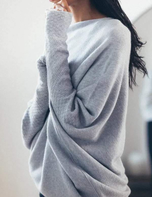 Sweter Céline stylizowany z dżinsami