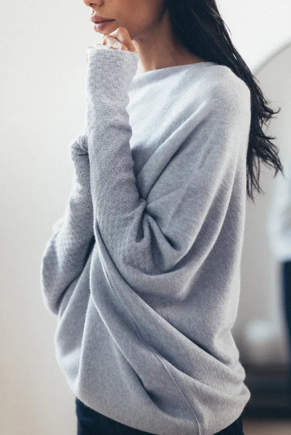 Sweter Céline stylizowany z dżinsami