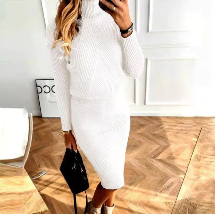 Stylizacja jesienna z elegancką sukienką z golfem i botkami
